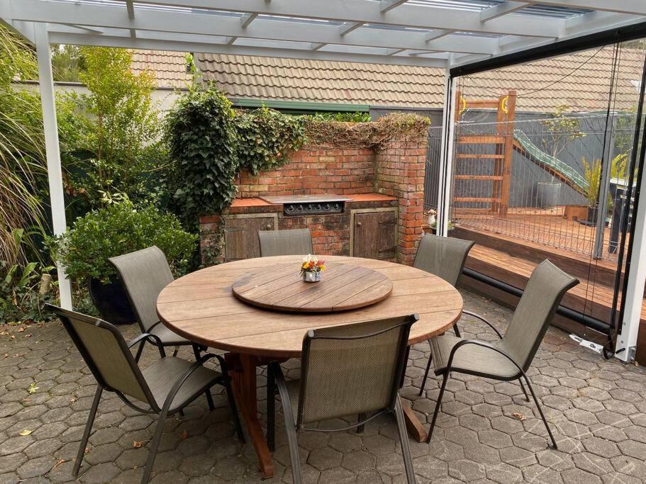 Superb Studio Retreat With Spa, Pool & Bbq Access Whanganui Buitenkant foto