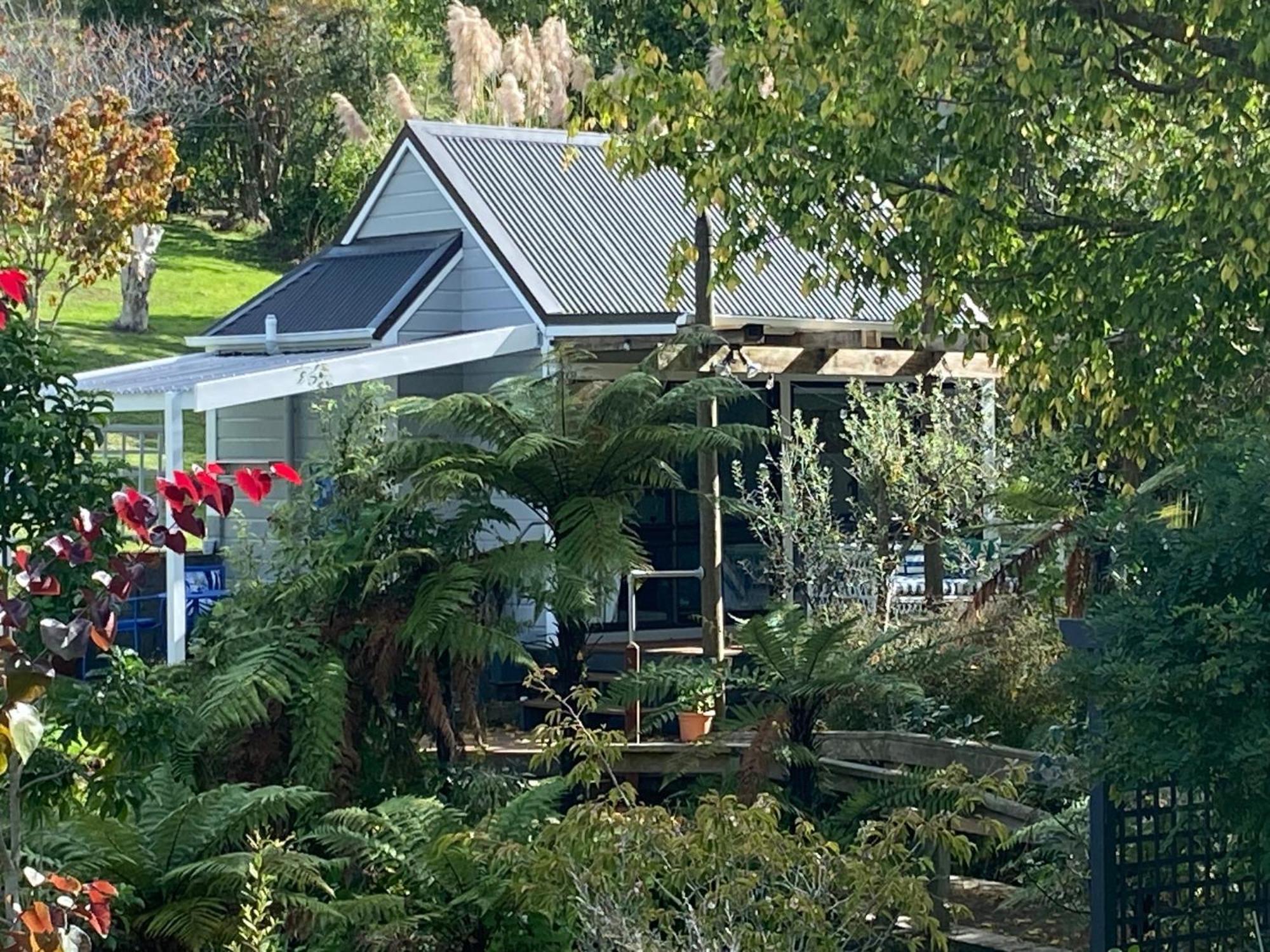 Superb Studio Retreat With Spa, Pool & Bbq Access Whanganui Buitenkant foto
